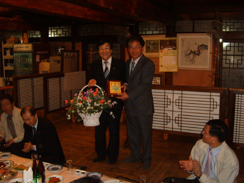 제2차 이사회 겸 박종수 고문 공로대상 자축연 첨부파일 : 1245078000_285.jpg