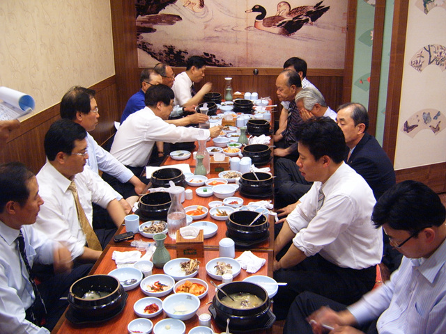 원로회원 초청 간담회 첨부파일 : 1274281200_324.jpg