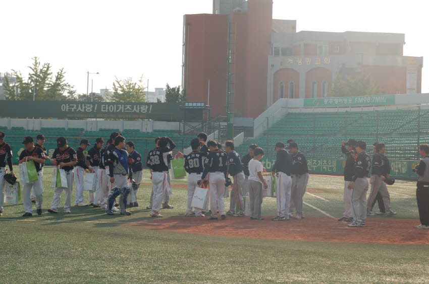 치과의사 친선 야구경기 첨부파일 : 1286118000_330.jpg