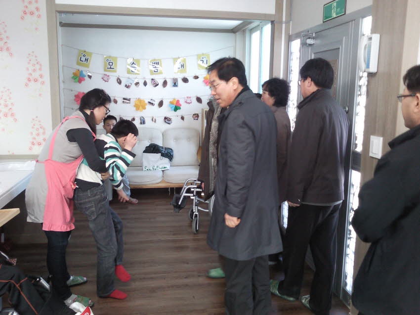 서구회불우이웃돕기 첨부파일 : 1301238000_338.jpg